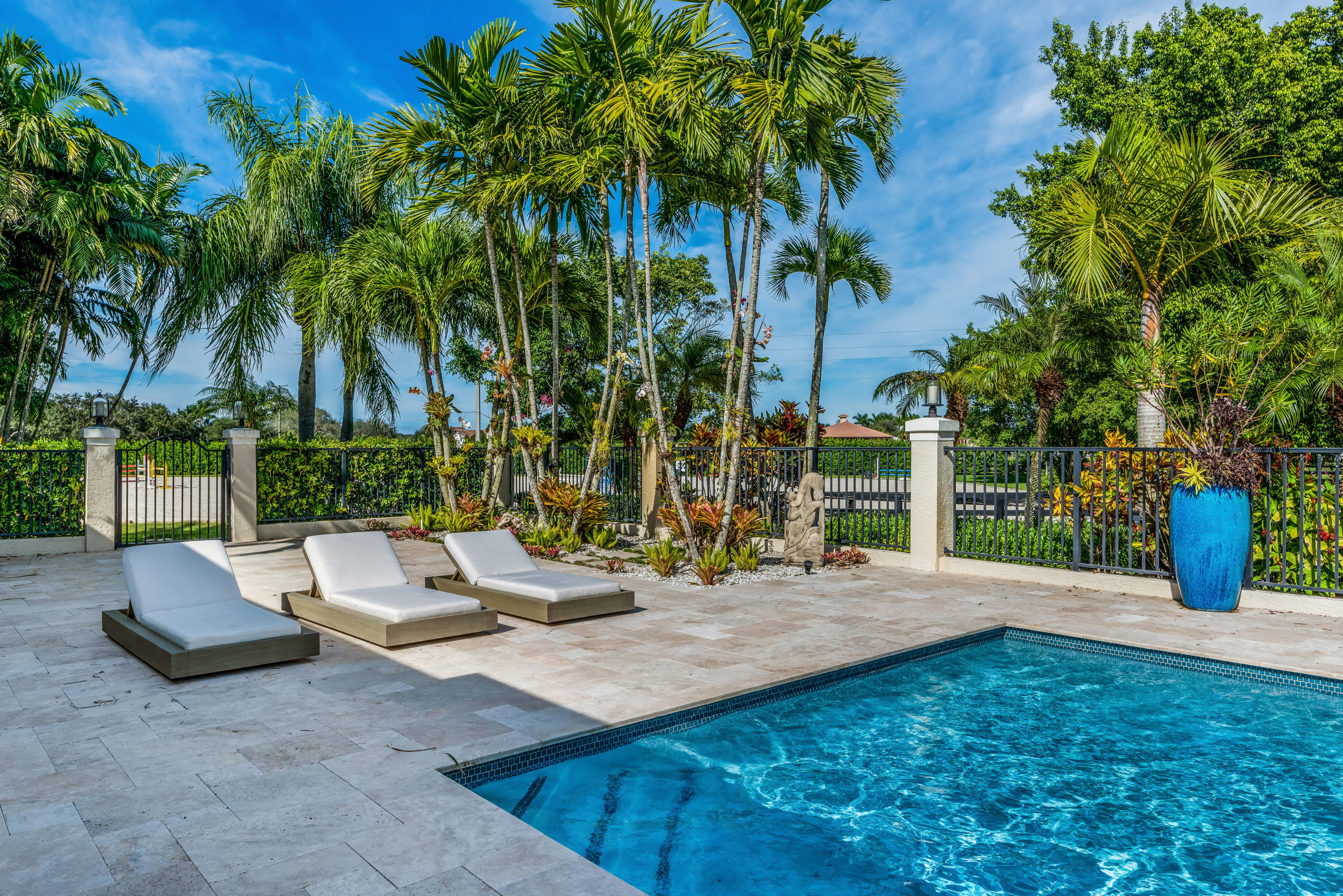 PALM BEACH POINT - Residential