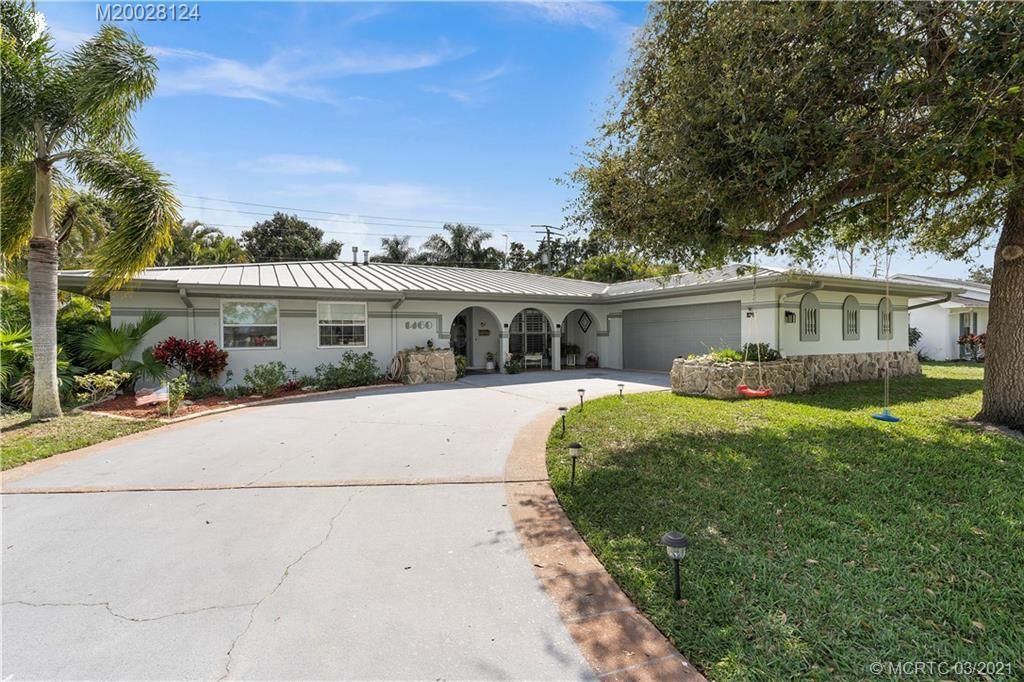 Photo of 1460 SE Sunshine Avenue, Port Saint Lucie, FL 34952 (MLS # R10697337)