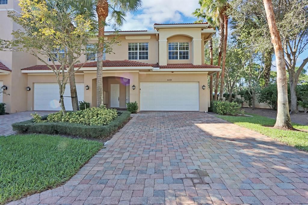 Photo of 5119 Artesa Way W, Palm Beach Gardens, FL 33418 (MLS # R10771287)