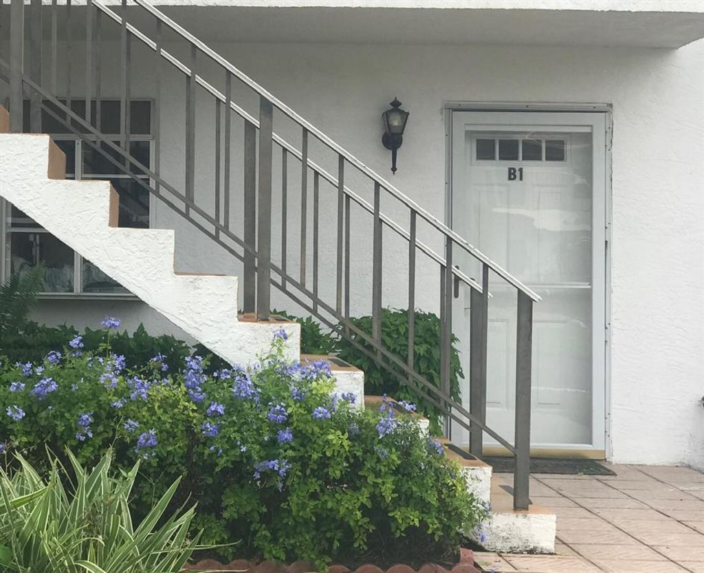 Photo of 134 Lakes End Drive #B1, Fort Pierce, FL 34982 (MLS # R10563340)