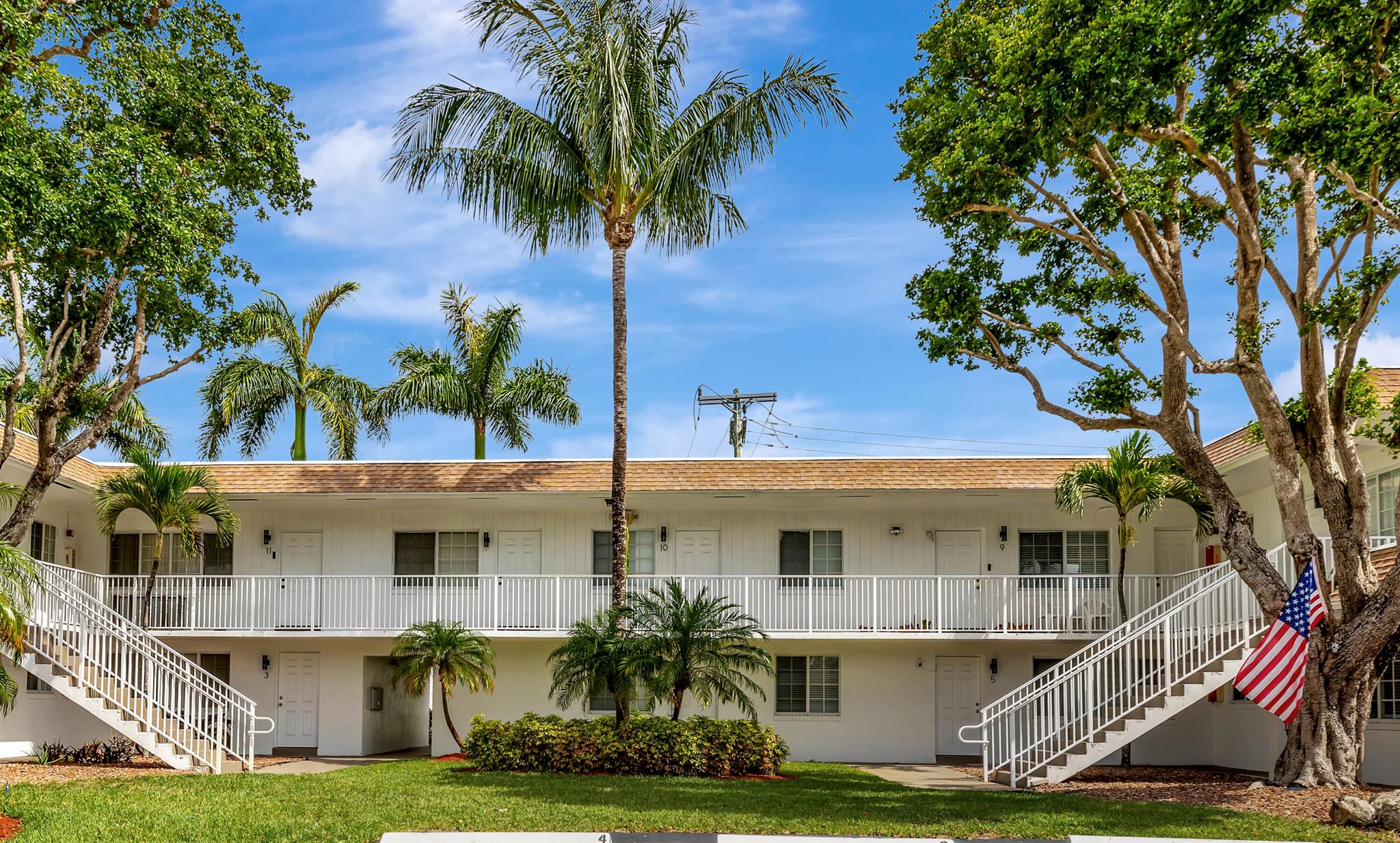 For Rent - 1 Bed / 1 Bath in Pompano Beach - $1650/Month -- FREE First Month! Move-in special: Sign a lease by September 15, 2025, and enjoy your FIRST MONTH FREE! This beautifully updated 1 bedroom, 1 bathroom in Pompano Beach offers comfort, privacy, and convenience Featuring durable tile flooring throughout, a newer kitchen, and central A/C, convenient parking right in front of building, community laundry. Located walking distance to Publix, restaurants, Youfit Gym, and more. 📍 Prime location 🌿 Quiet, well-maintained setting 🌀 Central A/C 🚗 Convenient parking 💥 No association - move in quickly! 💰 Rent: $1650/month
