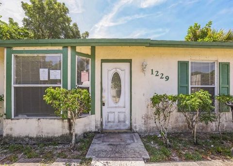 1229 18th Ave N Lake Worth Beach FL 33460