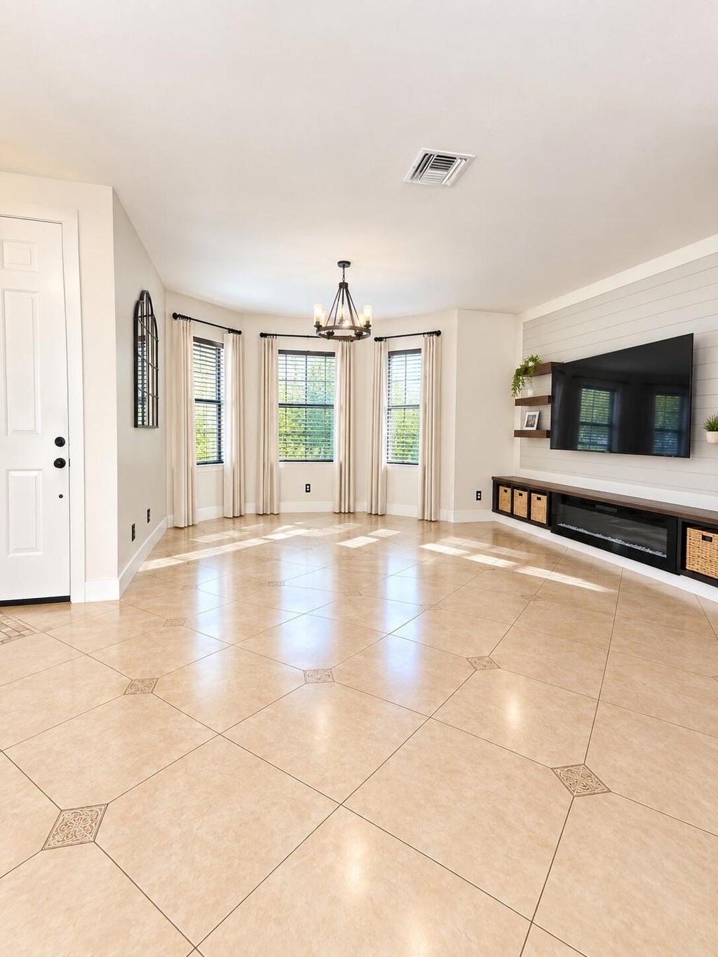 Photo of 2543 SE RUSKIN Drive, Port Saint Lucie, FL 34952 (MLS # B26076555)