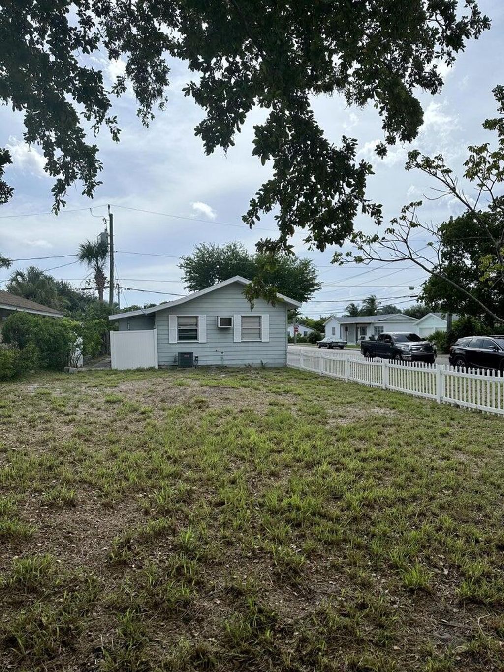 Photo of 312 N 12th Ave Avenue N, Lake Worth Beach, FL 33460 (MLS # B26030322)