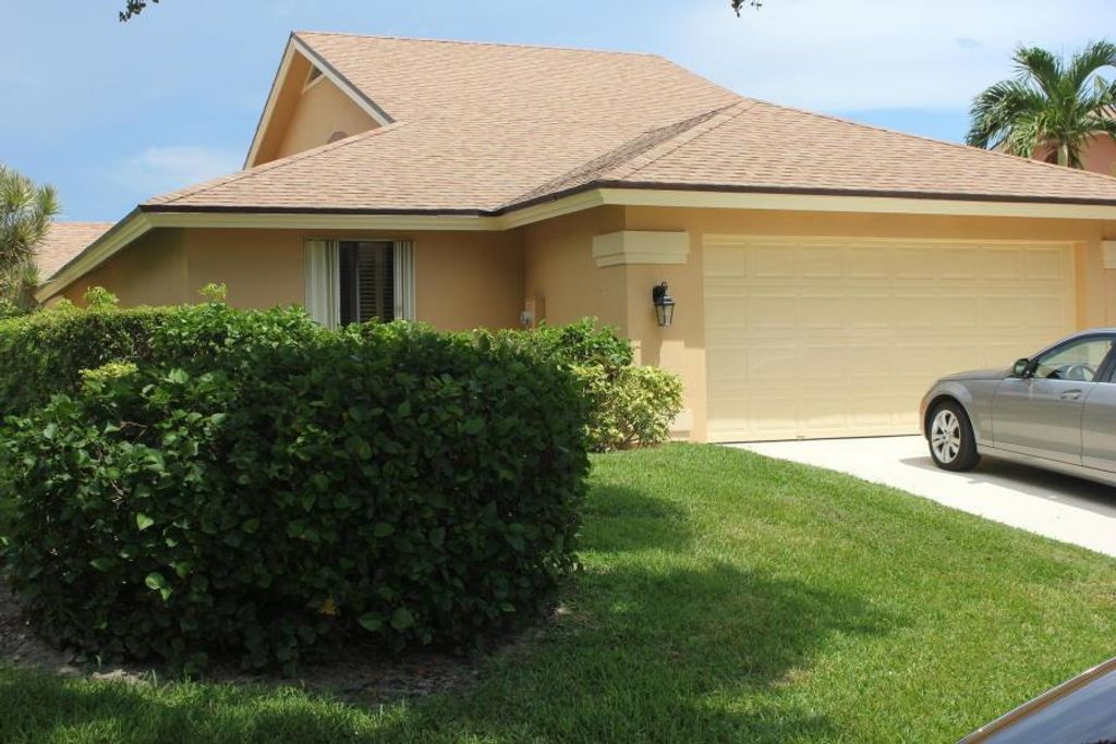 Photo of 239 Ridge Road, Jupiter, FL 33477 (MLS # R10924596)
