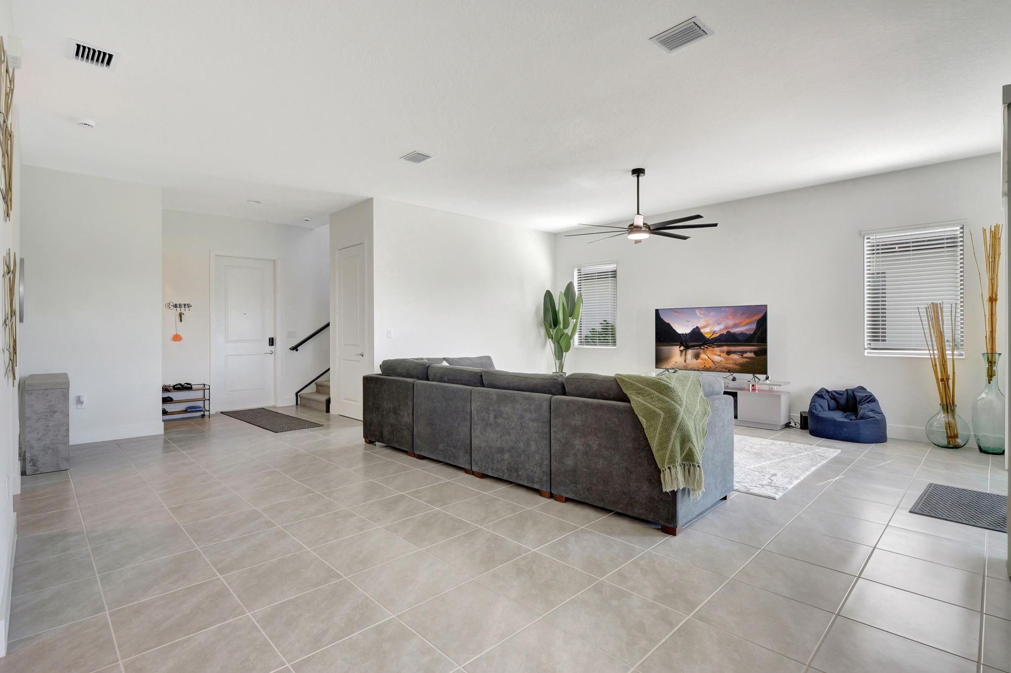 5273 Lamone Ln