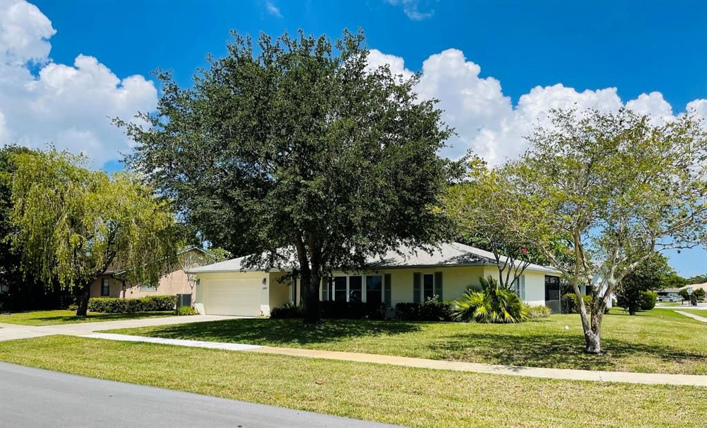Photo of 12186 Sycamore Lane, Wellington, FL 33414 (MLS # R10801246)