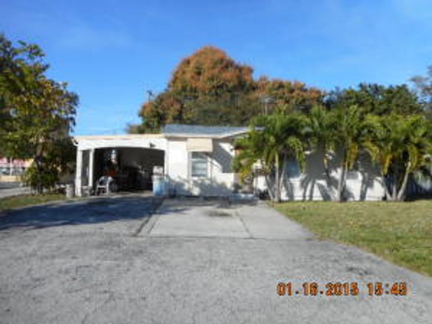 2/1 single family home just a block from the intracoastal and just a few blocks from the exclusive ''Moorings''. Great starter home or investment property.
Currently tenant occupied at $650 per month. Tenant on a month to month but wants to stay.