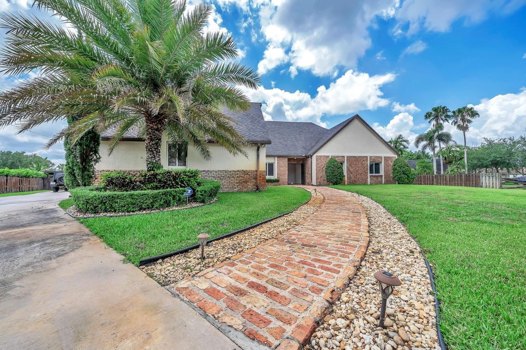 Photo of 4920 SW 170th Avenue, Southwest Ranches, FL 33331 (MLS # F10502315)