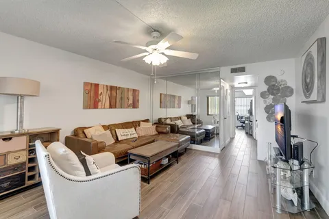 66 Capri B, Delray Beach, FL MLS: R10980550