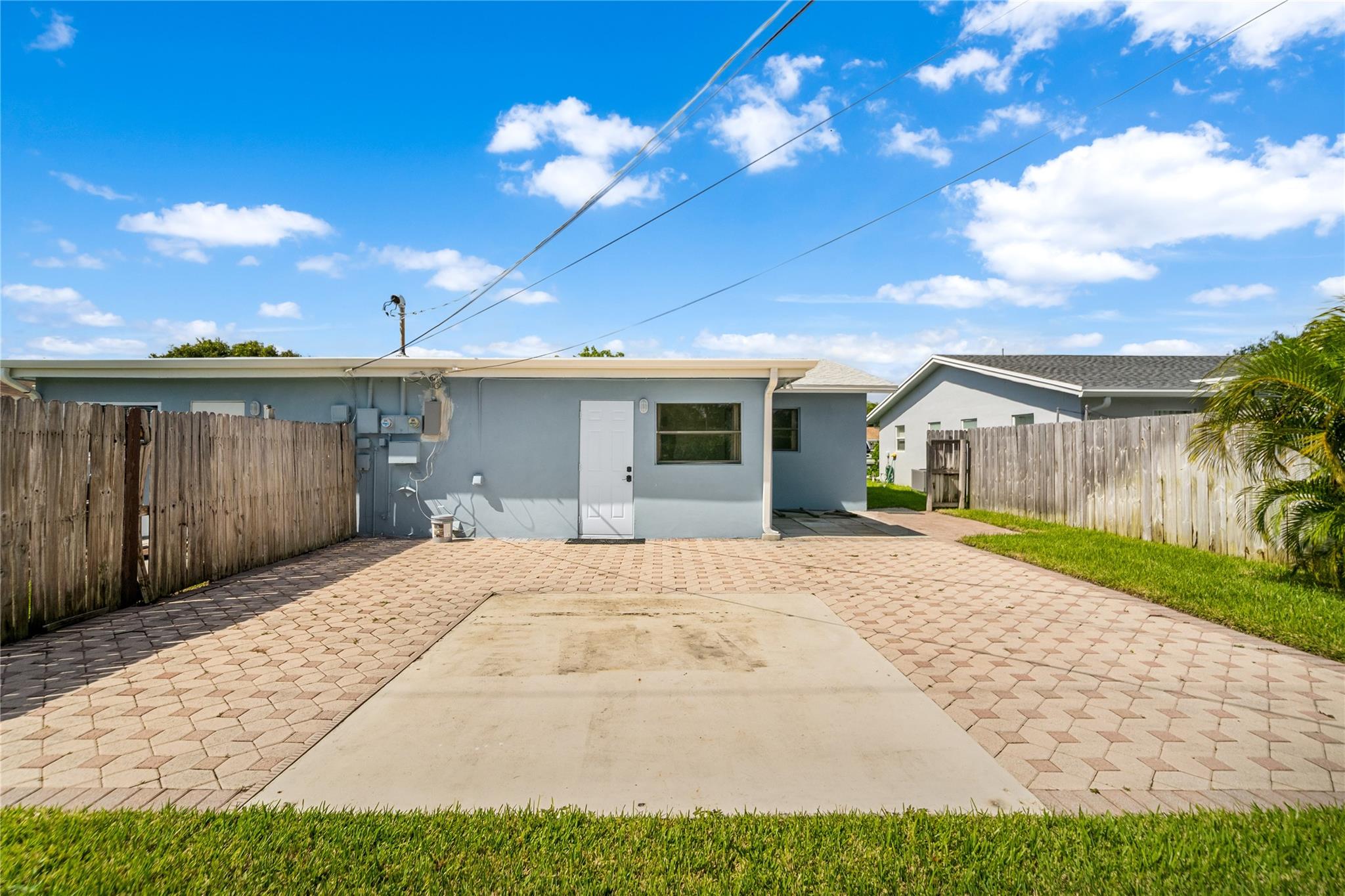 216-218 NE 9th Ave