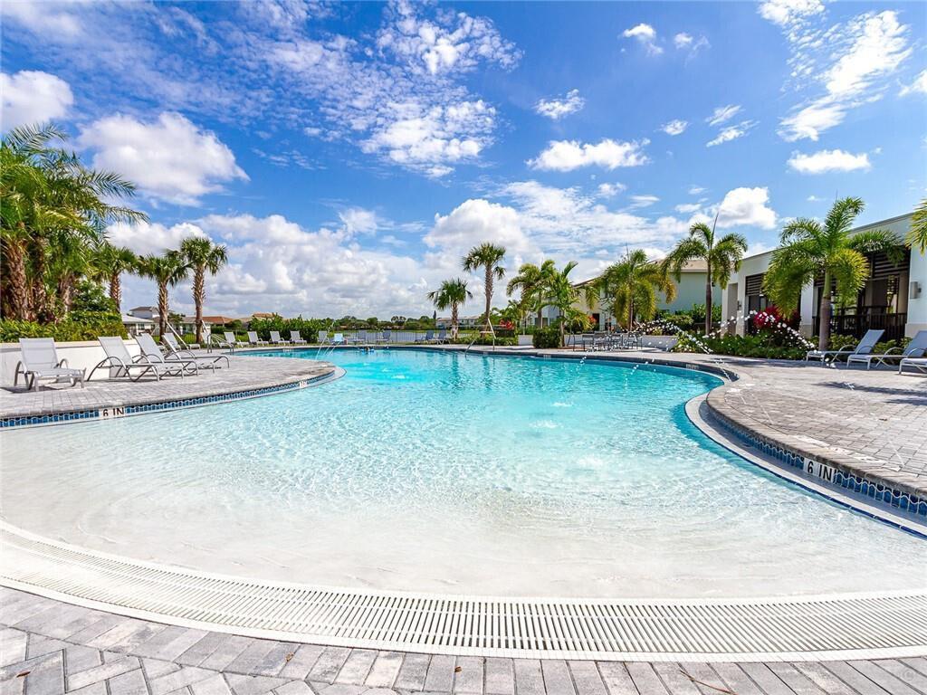 Veleiros at Crystal Lake - Residential