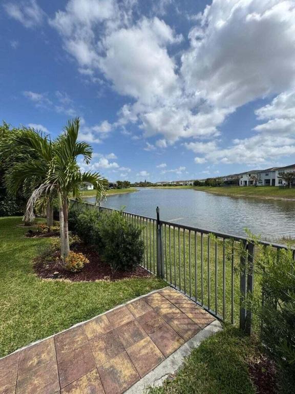 Veleiros at Crystal Lake - Residential