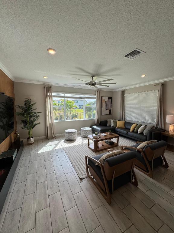 Veleiros at Crystal Lake - Residential