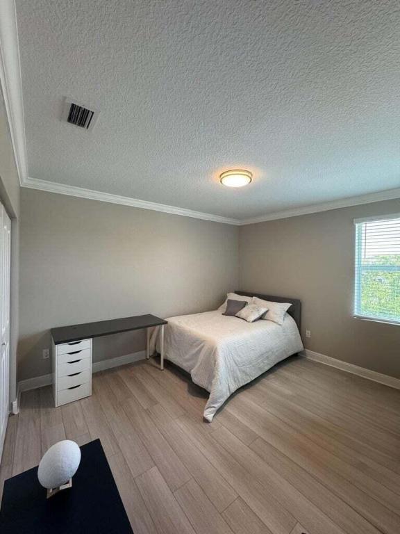 Veleiros at Crystal Lake - Residential