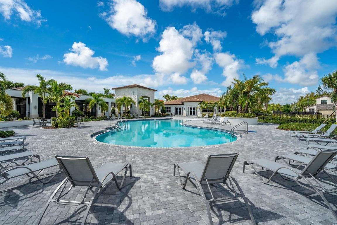 Veleiros at Crystal Lake - Residential