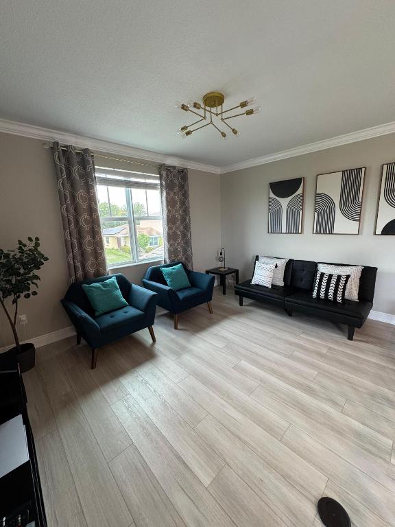 Veleiros at Crystal Lake - Residential