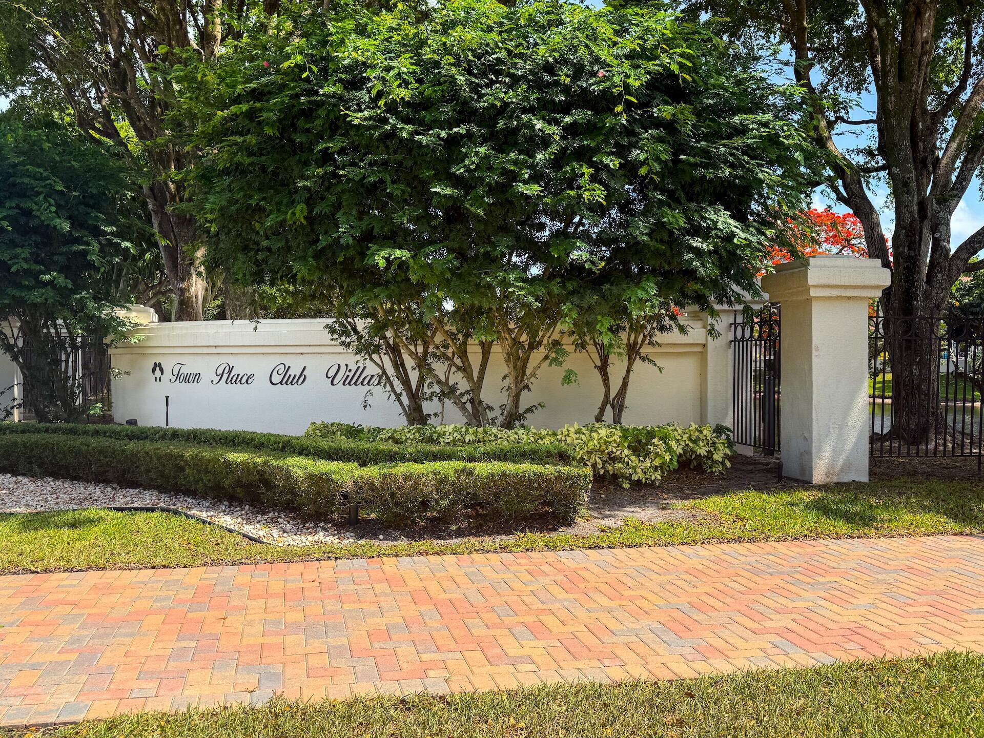 TOWN PLACE CLUB VILLAS - Residential