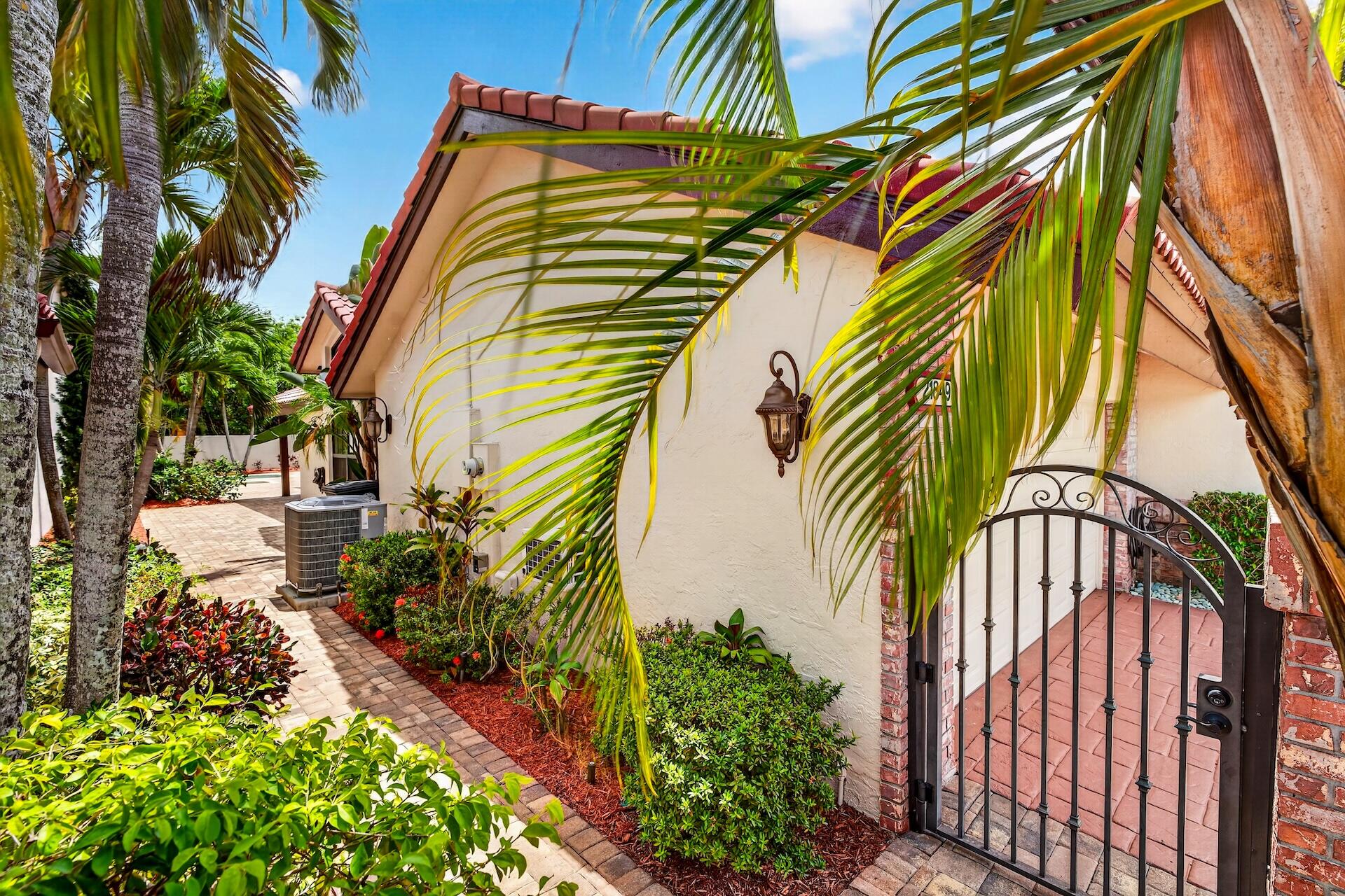 TOWN PLACE CLUB VILLAS - Residential