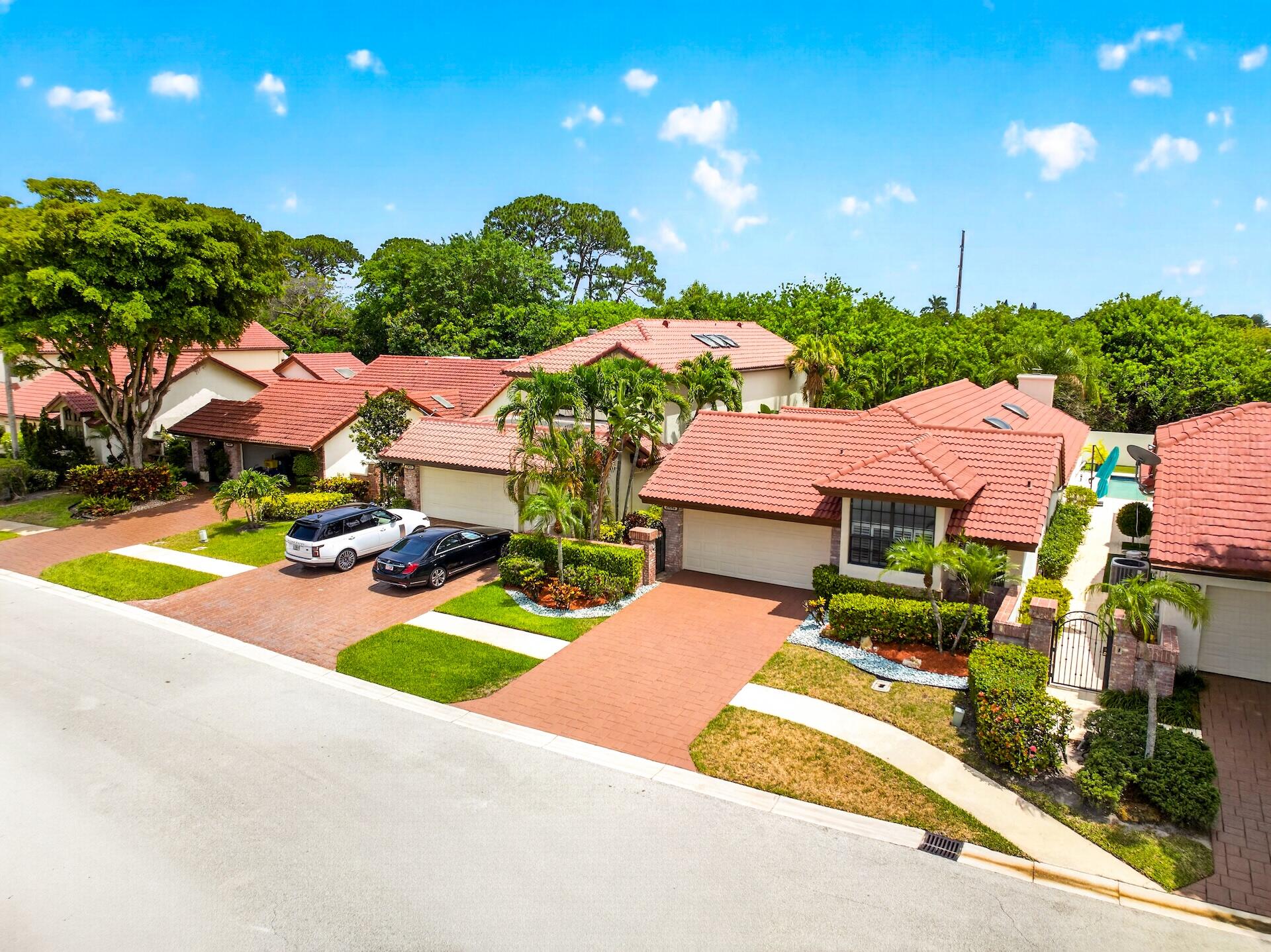 TOWN PLACE CLUB VILLAS - Residential