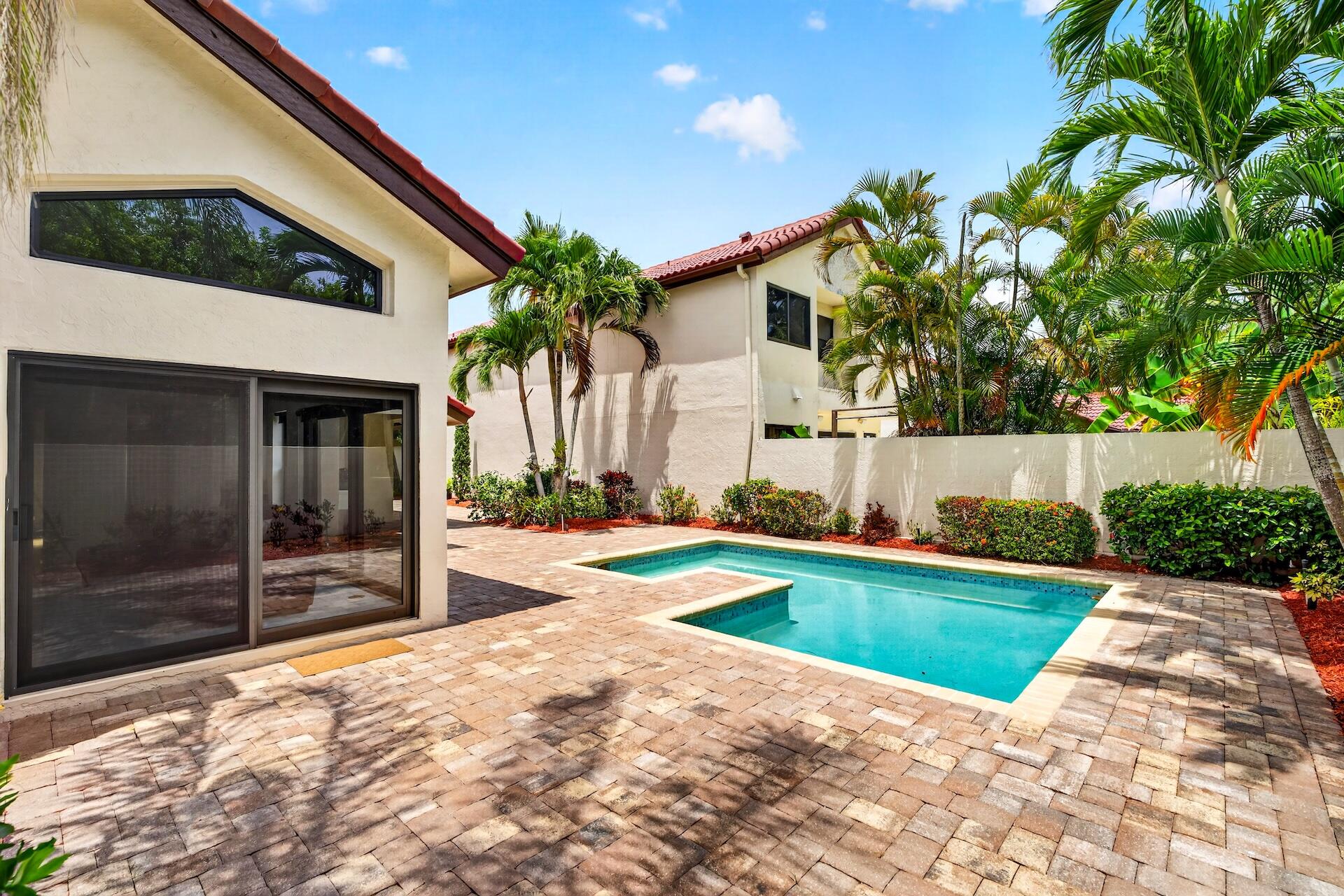 TOWN PLACE CLUB VILLAS - Residential