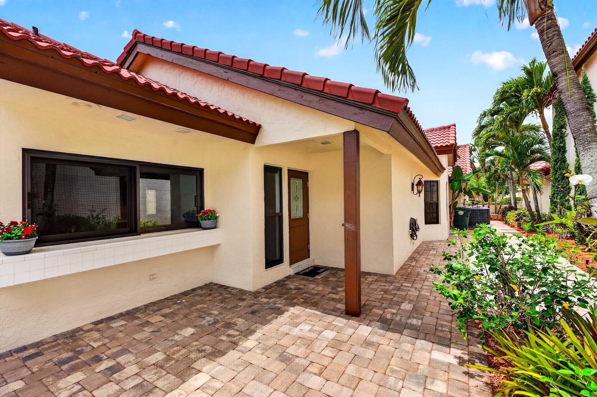 TOWN PLACE CLUB VILLAS - Residential