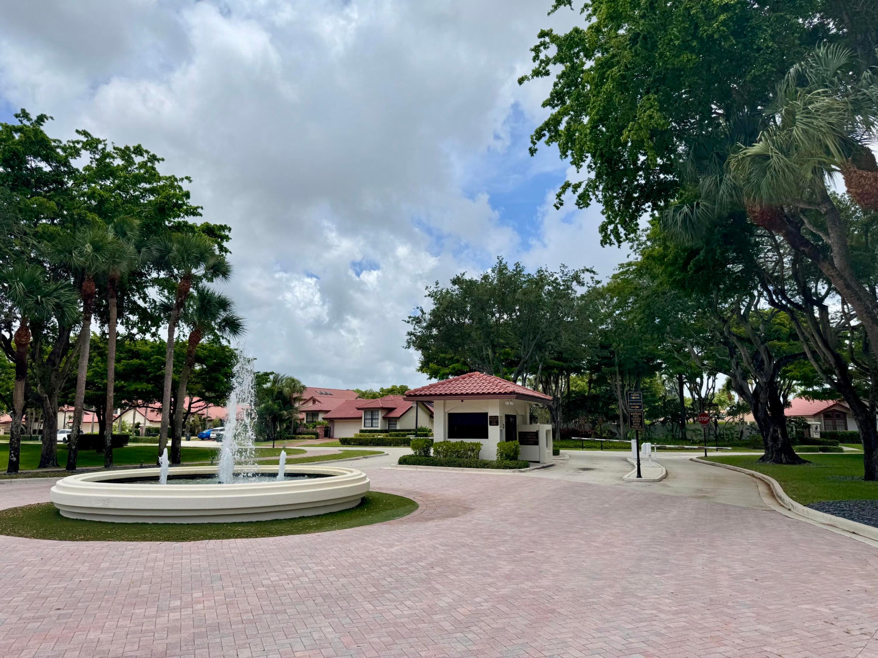 TOWN PLACE CLUB VILLAS - Residential