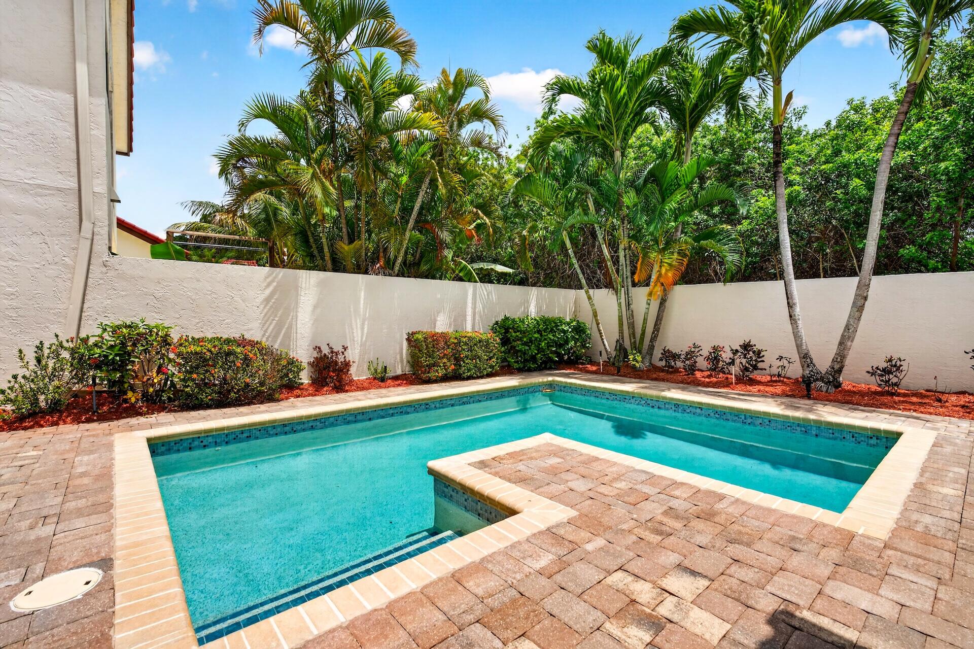 TOWN PLACE CLUB VILLAS - Residential