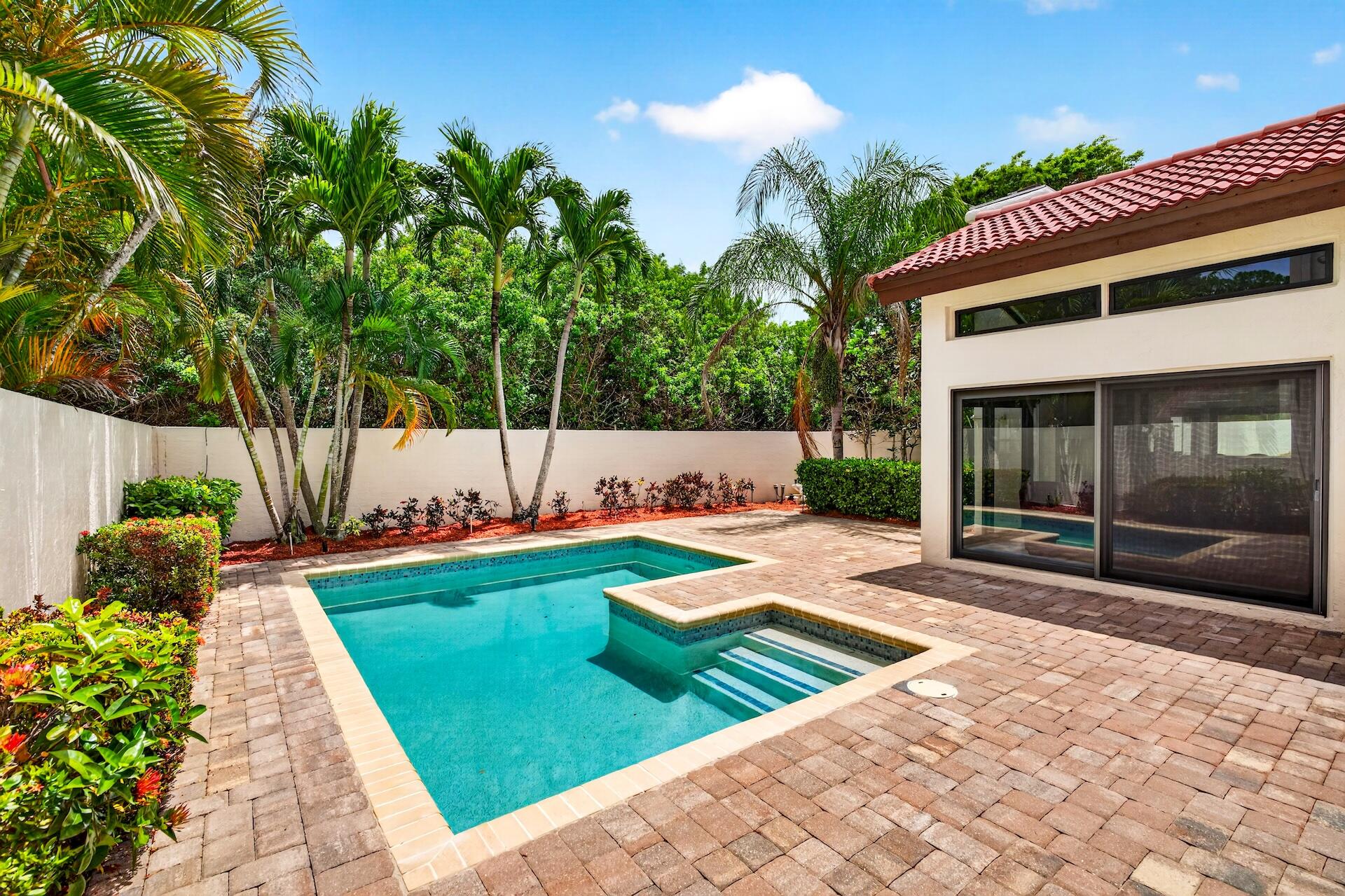 TOWN PLACE CLUB VILLAS - Residential