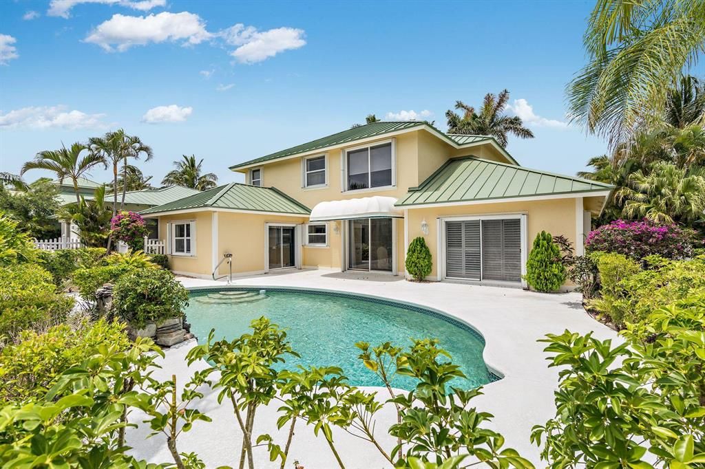 Photo of 32 Coconut Lane, Tequesta, FL 33469 (MLS # R10717000)