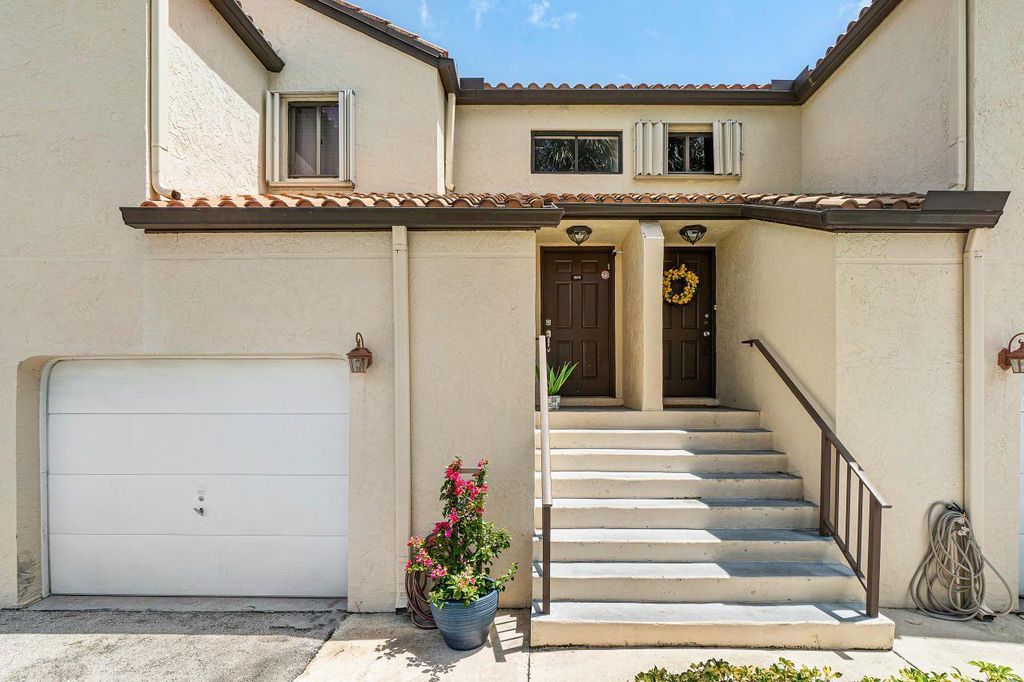 Photo of 22 Via De Casas Sur #203, Boynton Beach, FL 33426 (MLS # R10942828)
