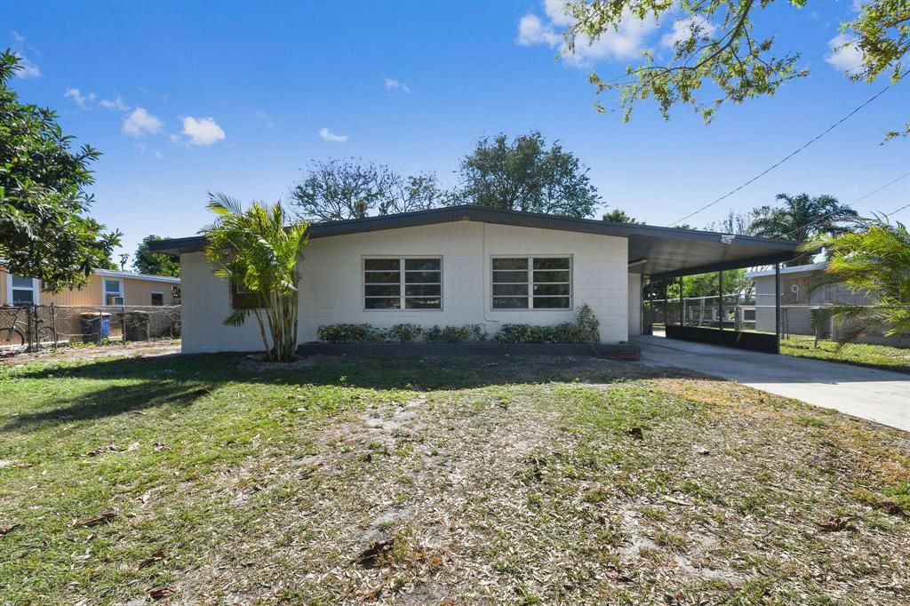 Photo of 115 Roselyn Avenue, Fort Pierce, FL 34982 (MLS # R10689437)