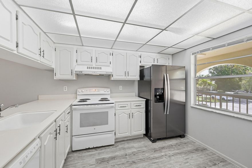 DESIRABLE 1 BEDROOM/1BATH CONVENIENTLY LOCATED WALK IN DISTANCE TO THE CLUBHOUSE AND TENNIS/PICKLEBALL COURTS. MOVE IN CONDITION. NICE WHITE KITCHEN WITH STAINLESS STILL APPLIANCES. WATERPOOF VINYL FLOORS THROUGH OUT. AND UPDATED BATHROOMS. BIG BEDROOM WITH WALK IN CLOSET. A MUST SEE!. ASSOC REQUIRES 20% DOWN & 1 OCCUP 55+