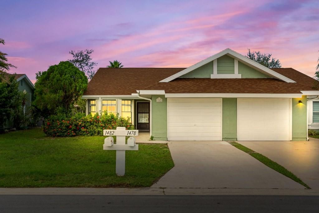 Photo of 1482 SE Larkwood Circle, Port Saint Lucie, FL 34952 (MLS # F10527624)