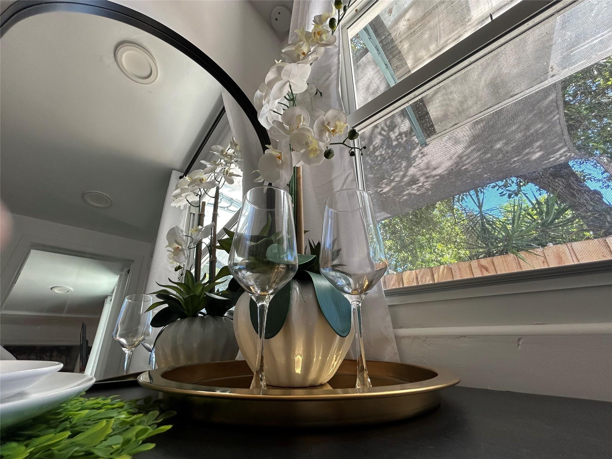 Hollywood Suburbs 4-22 B - Residential Lease