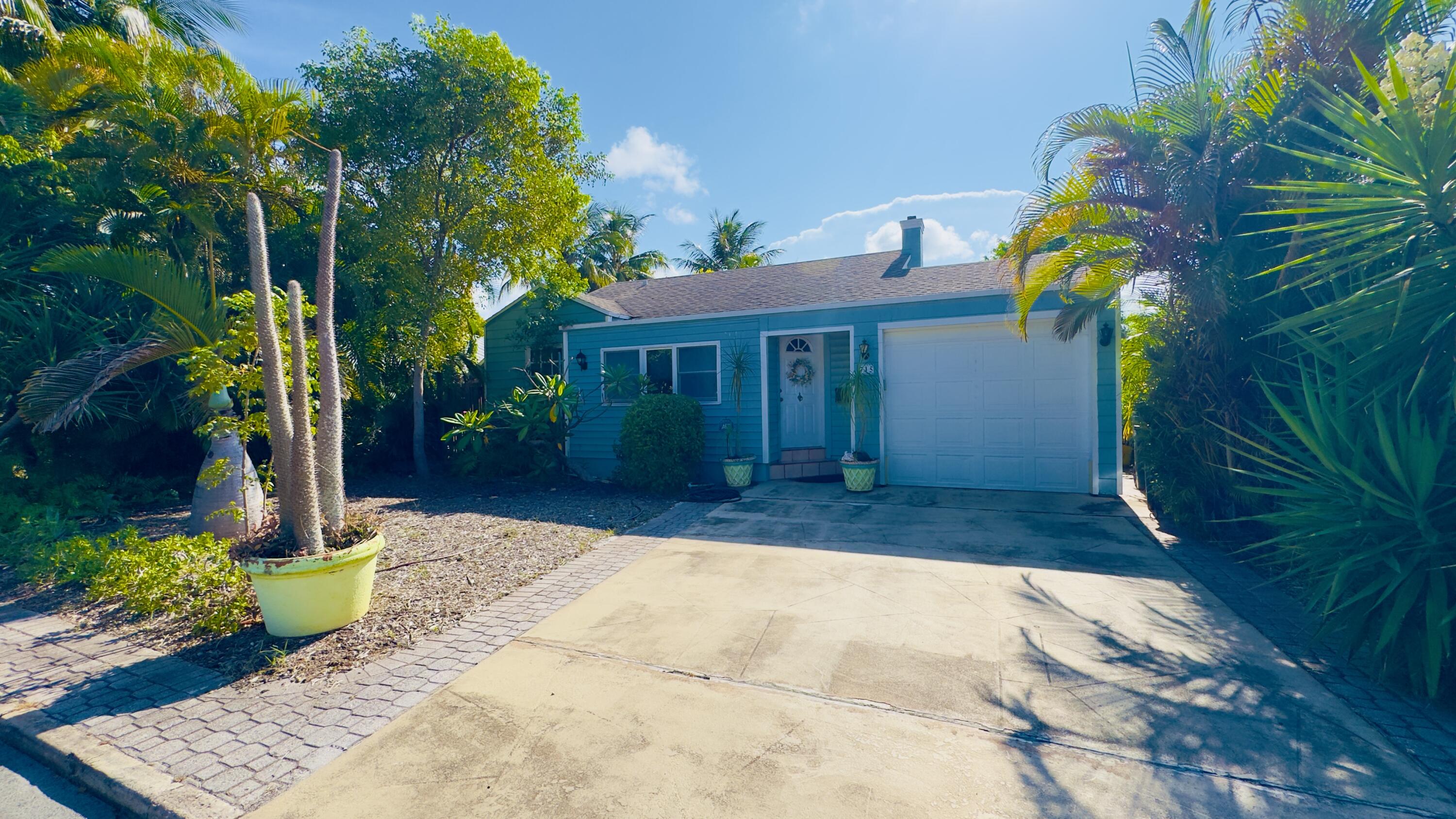715 N PALMWAY