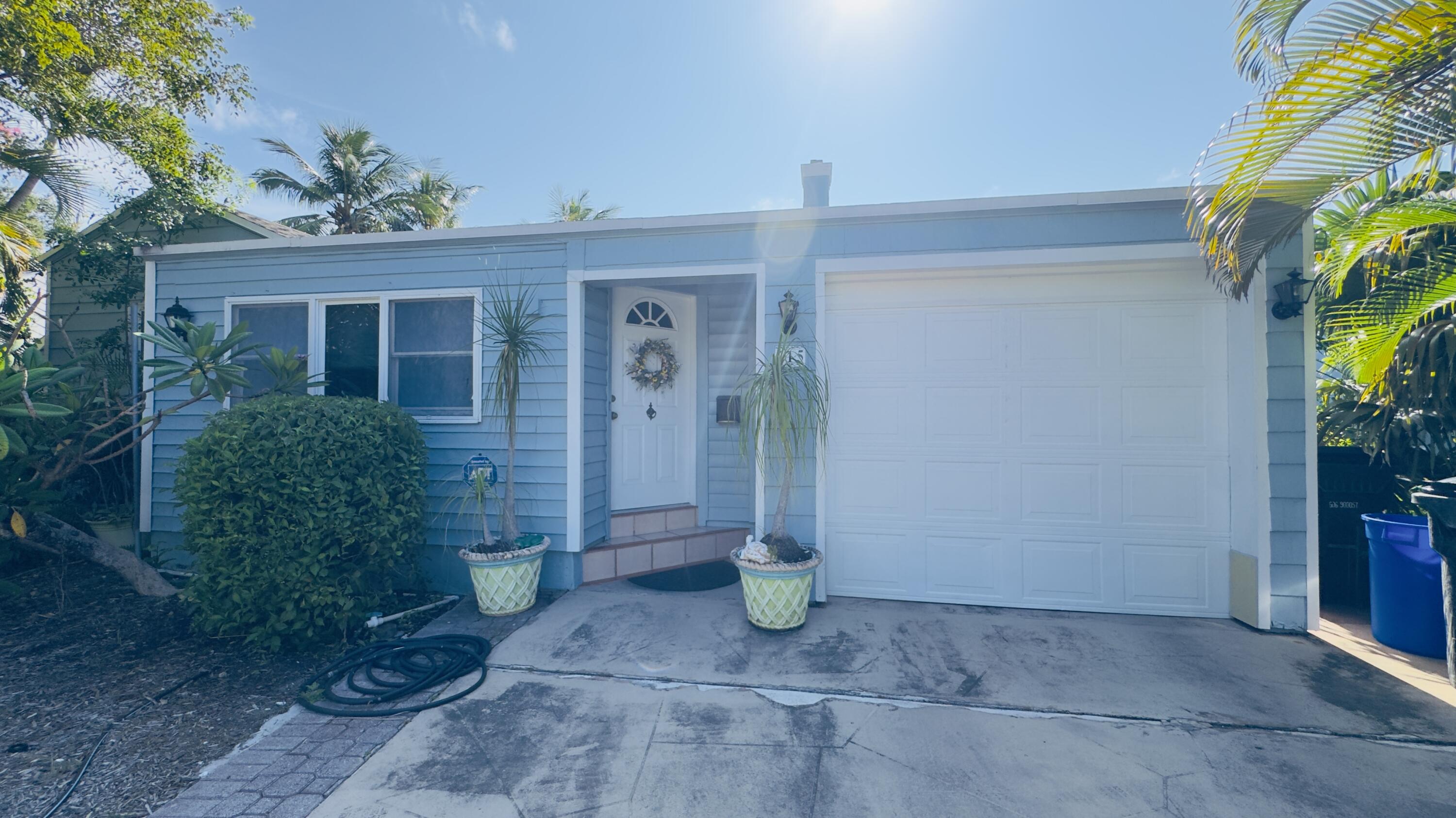 715 N PALMWAY