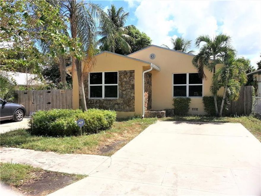 Updated Duplex in the heart of Hollywood! Centrally located just minutes to famous hollywood beach!easy access to I95 and Florida Turnpike walking distance to shopping centrally located between 3 casinos and local hospitals, Easy access to I95 and Florida turnpikeThis property offers plenty of room to build to suit.Unit 1 2 Bed 1 Bath offers updated Kitchen and bathroom, Ceramic tiled through out washer and dryer in unit,  Unit 2 offers a 1 Bed 1 Bath and patio offers updated kitchen and bathroom ceramic tile through out washer and dryer This Duplex has been well maintained offering plenty of Parking and Large gated yard!
