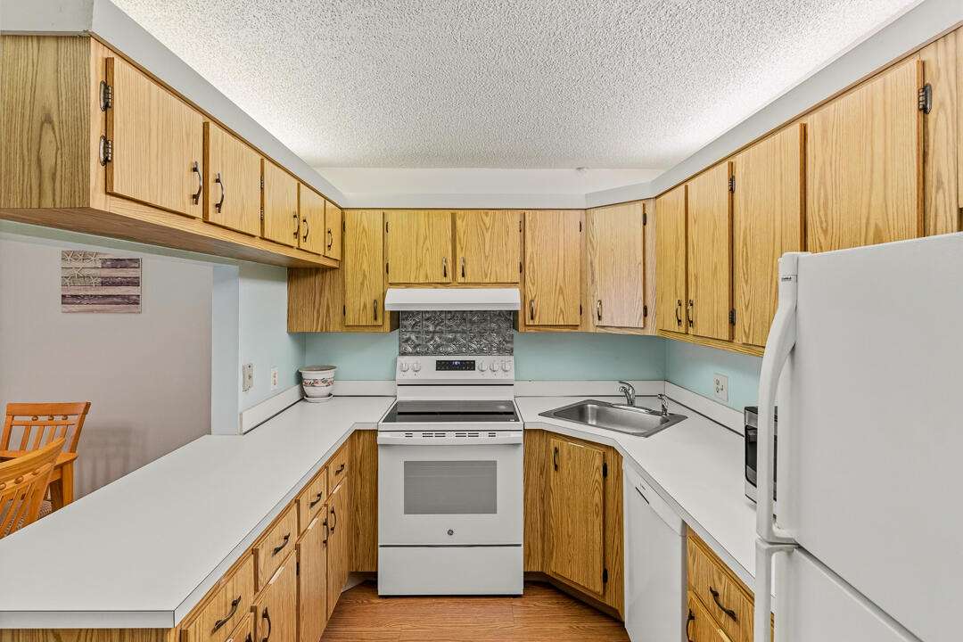 PINE RIDGE AT MARTIN DOWNS CONDO - Residential Lease