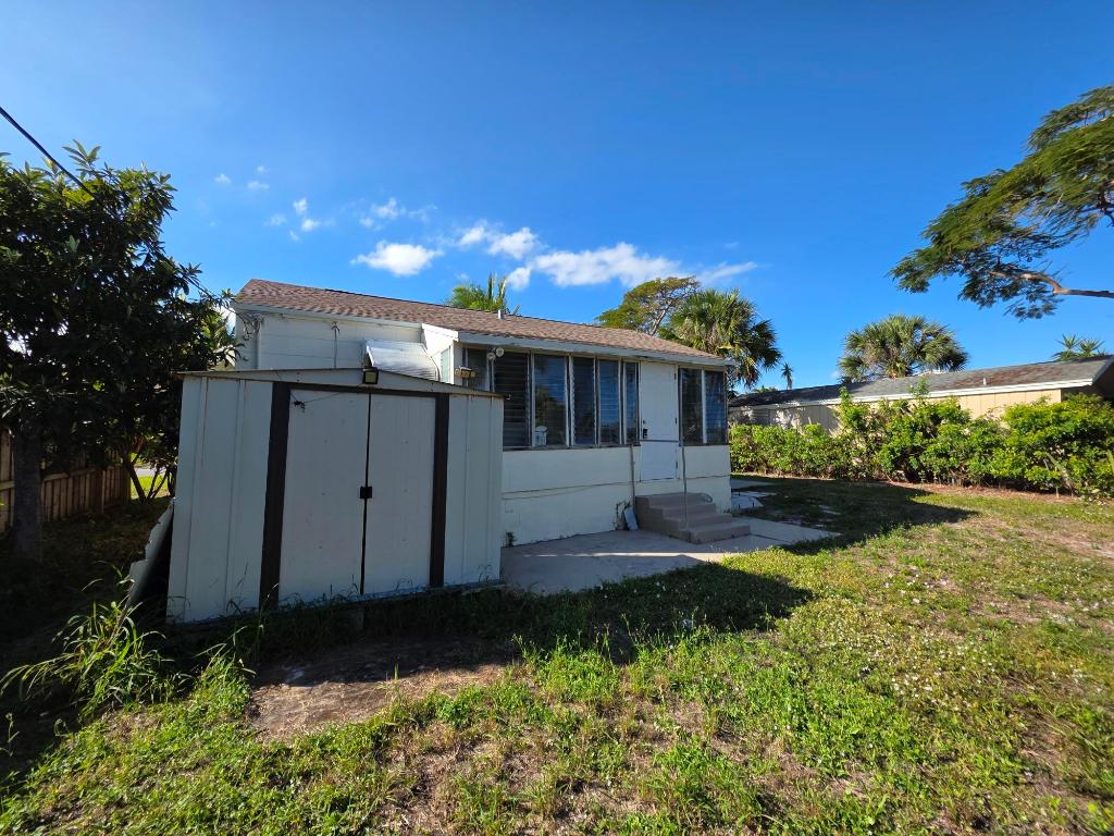 NORTH LAKE WORTH - Residential