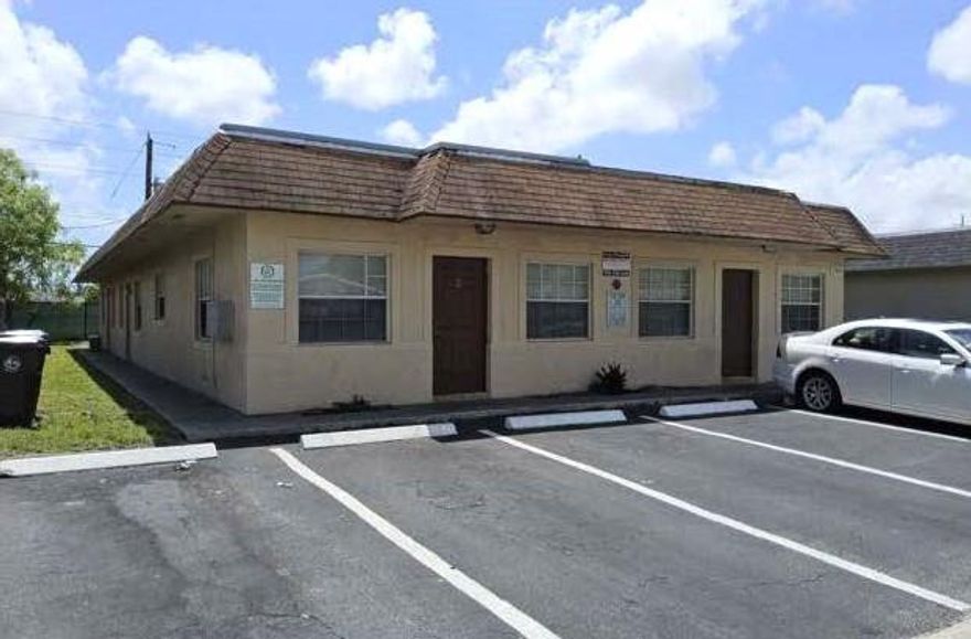 Spacious one bedroom apartment conveniently located close to shops, bus routes and schools. Easy application process.