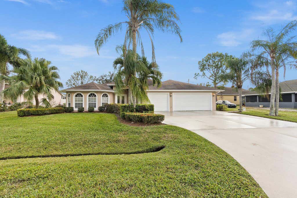 Photo of 386 SW De Gouvea Terrace, Port Saint Lucie, FL 34983 (MLS # R11059138)