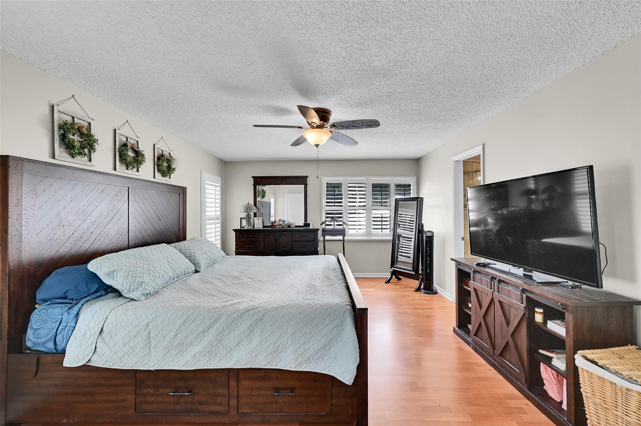 5838 NW 48th Ave 5838
