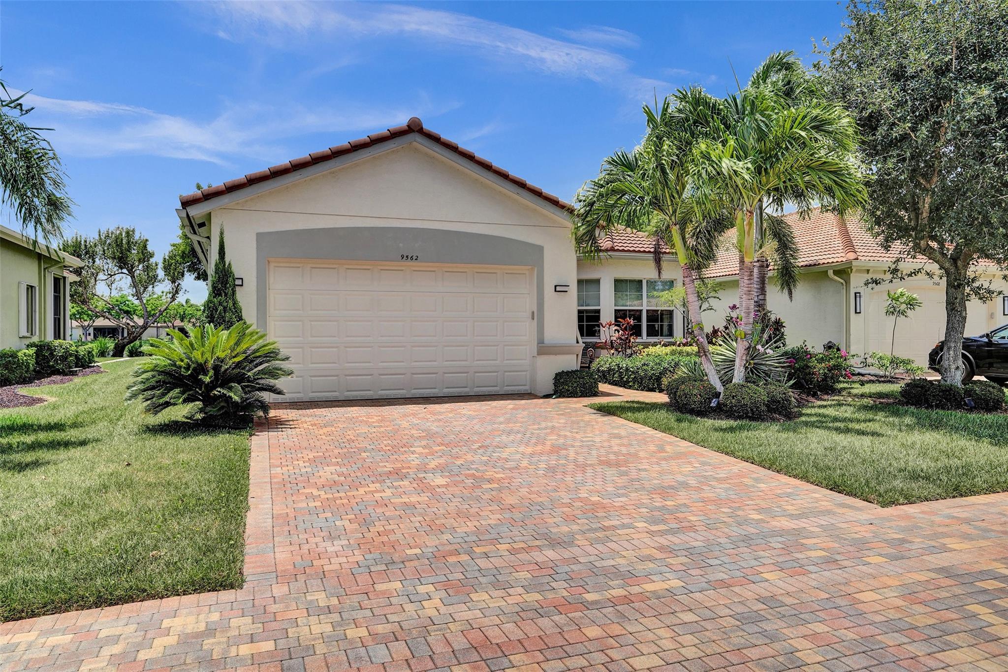 9562 Tivoli Isles Blvd