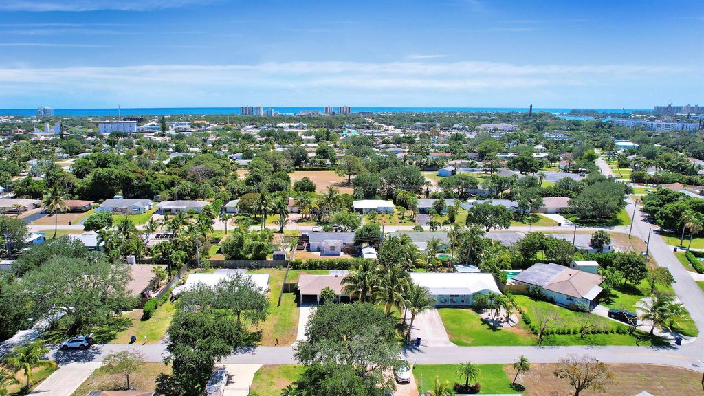 Photo of 1509 Venus Avenue, Jupiter, FL 33469 (MLS # R10990760)