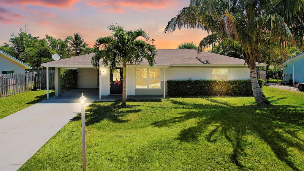 Photo of 1509 Venus Avenue, Jupiter, FL 33469 (MLS # R10990760)