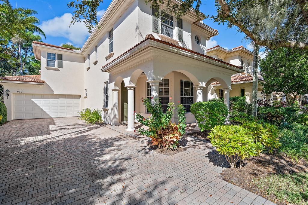 Photo of 439 Pumpkin Drive, Palm Beach Gardens, FL 33410 (MLS # R10728530)