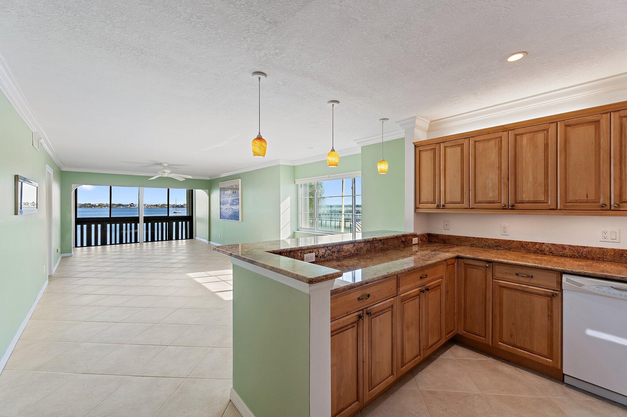 PIERPOINT YACHT CLUB CONDO - Residential