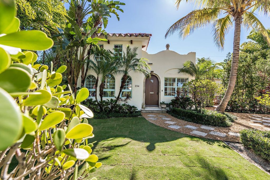 Photo of 234 Nottingham Boulevard, West Palm Beach, FL 33405 (MLS # B26013970)