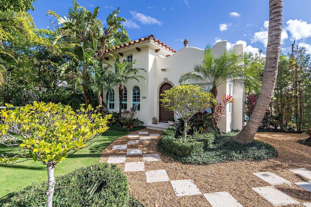 Photo of 234 Nottingham Boulevard, West Palm Beach, FL 33405 (MLS # B26013970)